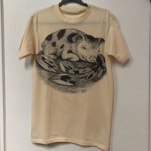 Glenda J. Parker whiskey barrel art 1983 happy sleepy pig no tags pre loved tee